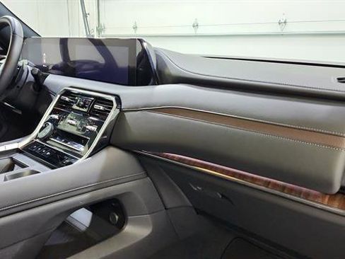 Certified 2025 Nissan Armada SL RWD image 25