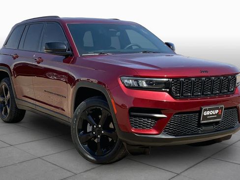 Used 2023 Jeep Grand Cherokee Altitude AWD/4WD image 2
