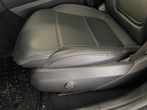 Used 2024 Mercedes-Benz GLC 300 4MATIC image 12