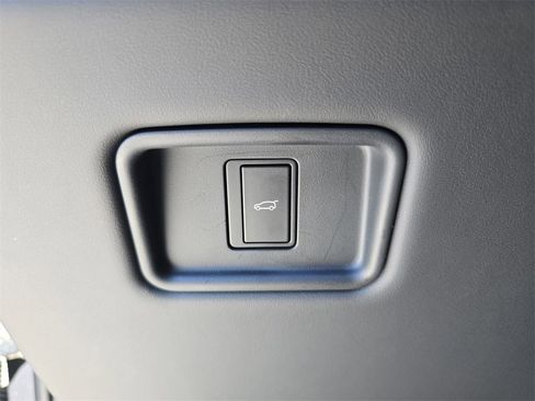 Certified 2025 Land Rover Range Rover SE image 27