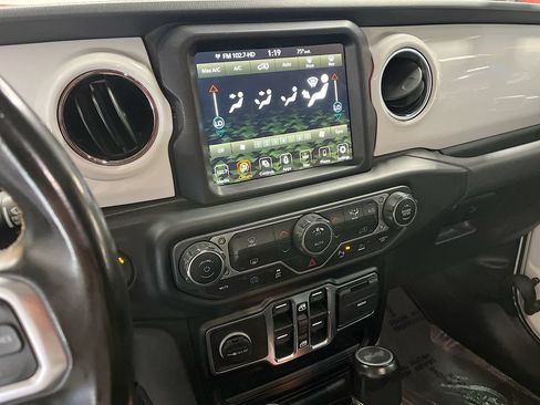 Used 2021 Jeep Wrangler Unlimited Sahara AWD/4WD image 16