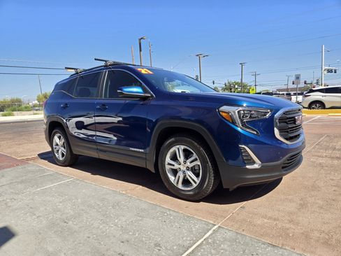 Used 2021 GMC Terrain SLE w/ Driver Convenience Package FWD image 4