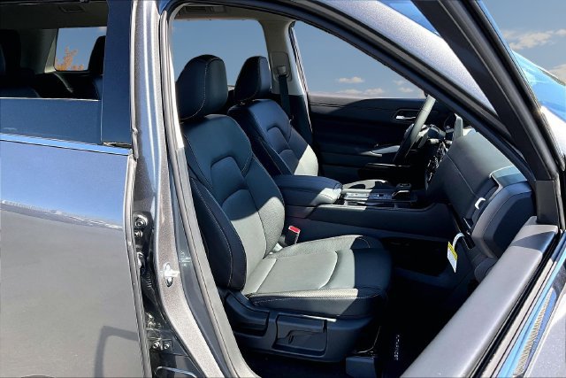 New 2026 Nissan Pathfinder SL w/ SL Premium Package FWD image 11