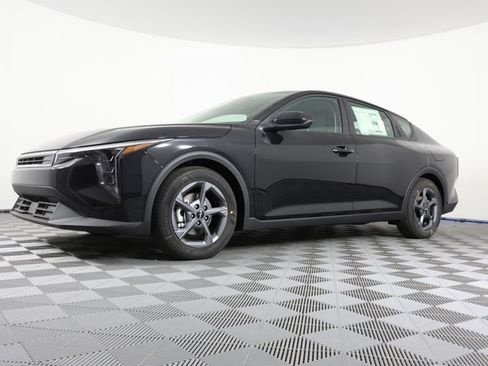 New 2025 Kia K4 LXS image 1