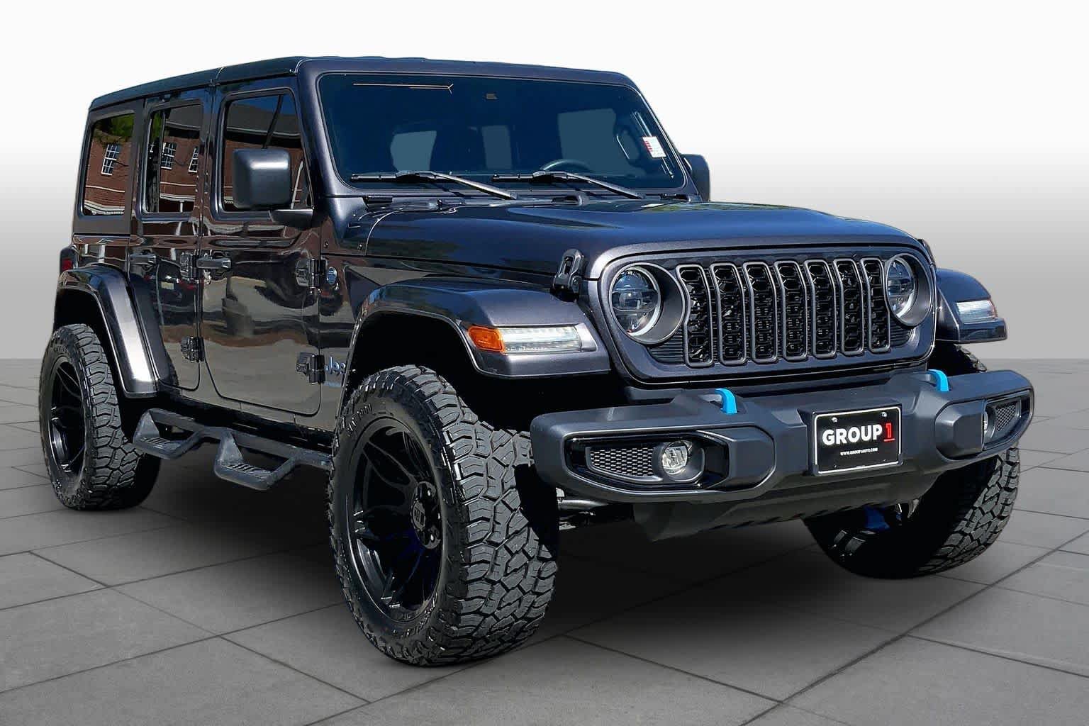 Used 2024 Jeep Wrangler Unlimited w/ Convenience Group AWD/4WD image 3