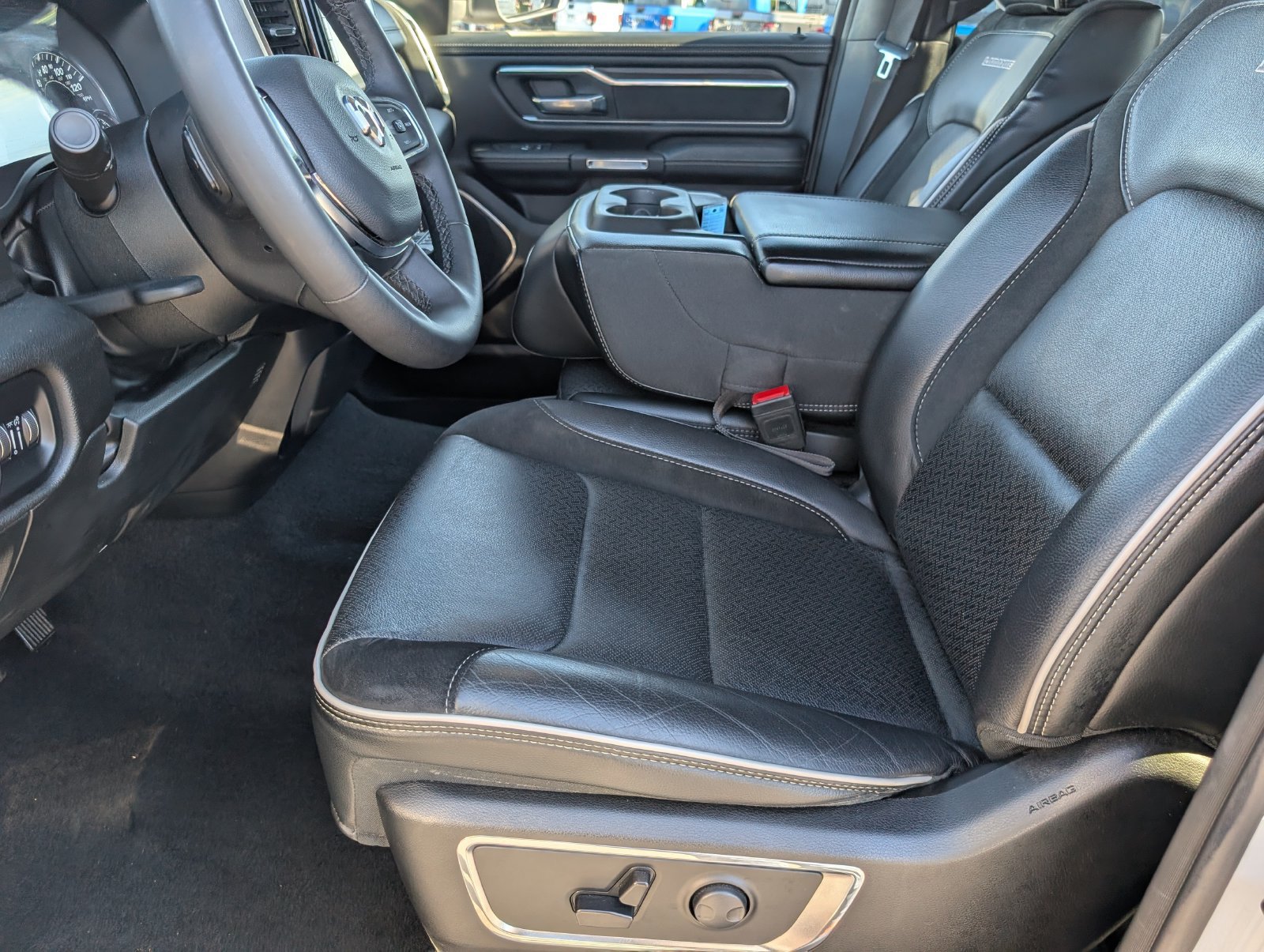 Used 2025 RAM 1500 Laramie AWD/4WD image 15
