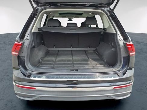 Used 2024 Volkswagen Tiguan SE w/ Panoramic Sunroof Package AWD/4WD image 21