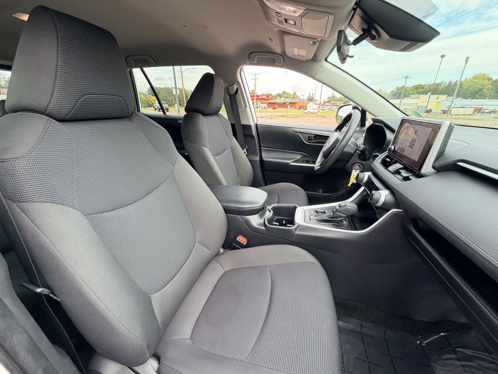 Used 2023 Toyota RAV4 LE AWD/4WD image 8
