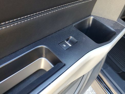 Used 2020 Ford Explorer XLT w/ Equipment Group 202A image 16