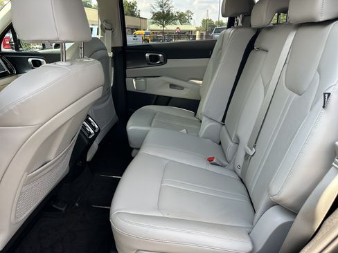 Used 2025 Kia Sorento S FWD image 21