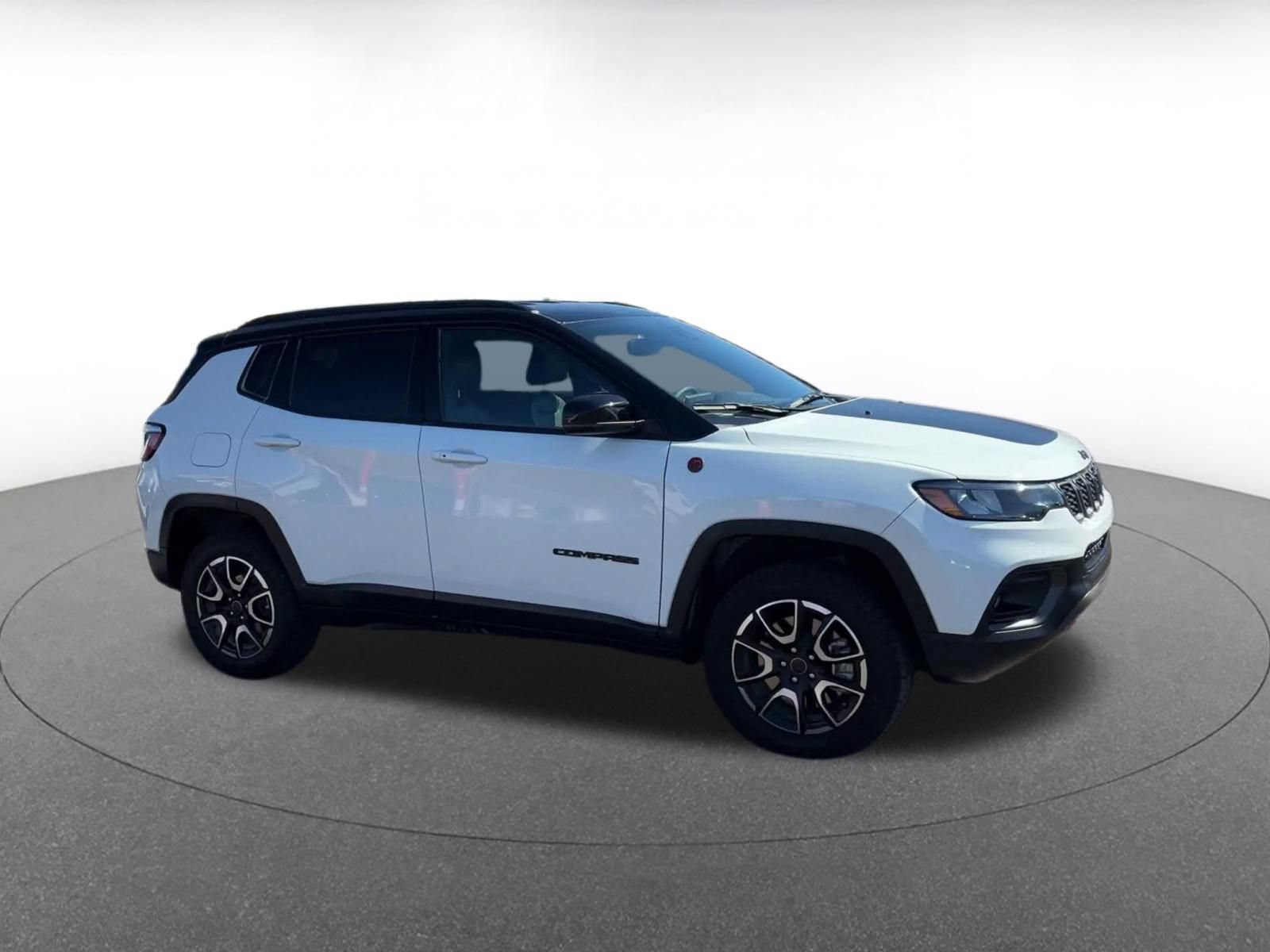 Used 2026 Jeep Compass Trailhawk AWD/4WD image 2
