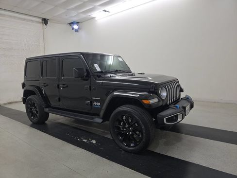 Used 2022 Jeep Wrangler Unlimited Sahara AWD/4WD image 3