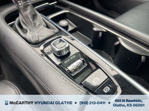 Used 2016 Volvo XC90 T6 Momentum w/ Momentum Plus Package image 12