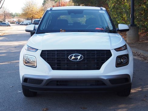 Used 2025 Hyundai Venue SE image 2