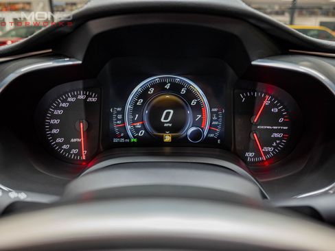 Used 2019 Chevrolet Corvette Stingray Coupe w/ 1LT RWD image 17