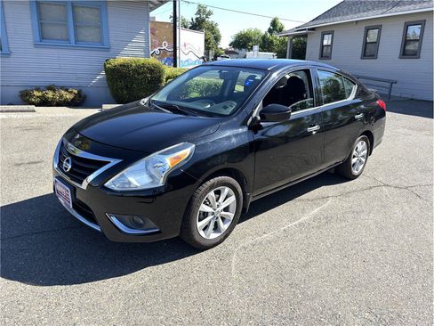 Used 2015 Nissan Versa w/ SL Tech Package FWD image 3