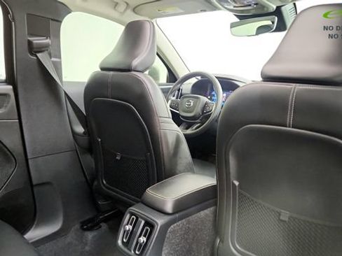 Used 2025 Volvo XC40 B5 Plus AWD/4WD image 41