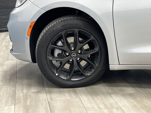 New 2026 Chrysler Pacifica Limited w/ S Appearance Package image 39