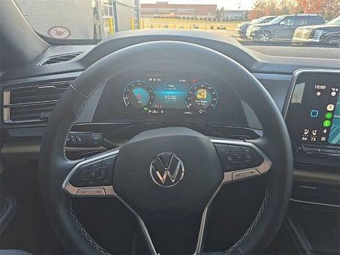 Used 2024 Volkswagen Atlas Cross Sport SE w/ Panoramic Sunroof Package image 12