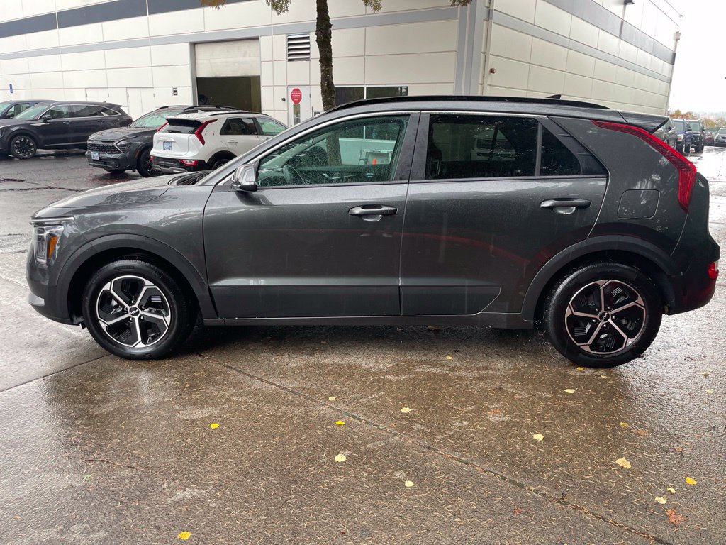 Used 2025 Kia Niro EX FWD image 7