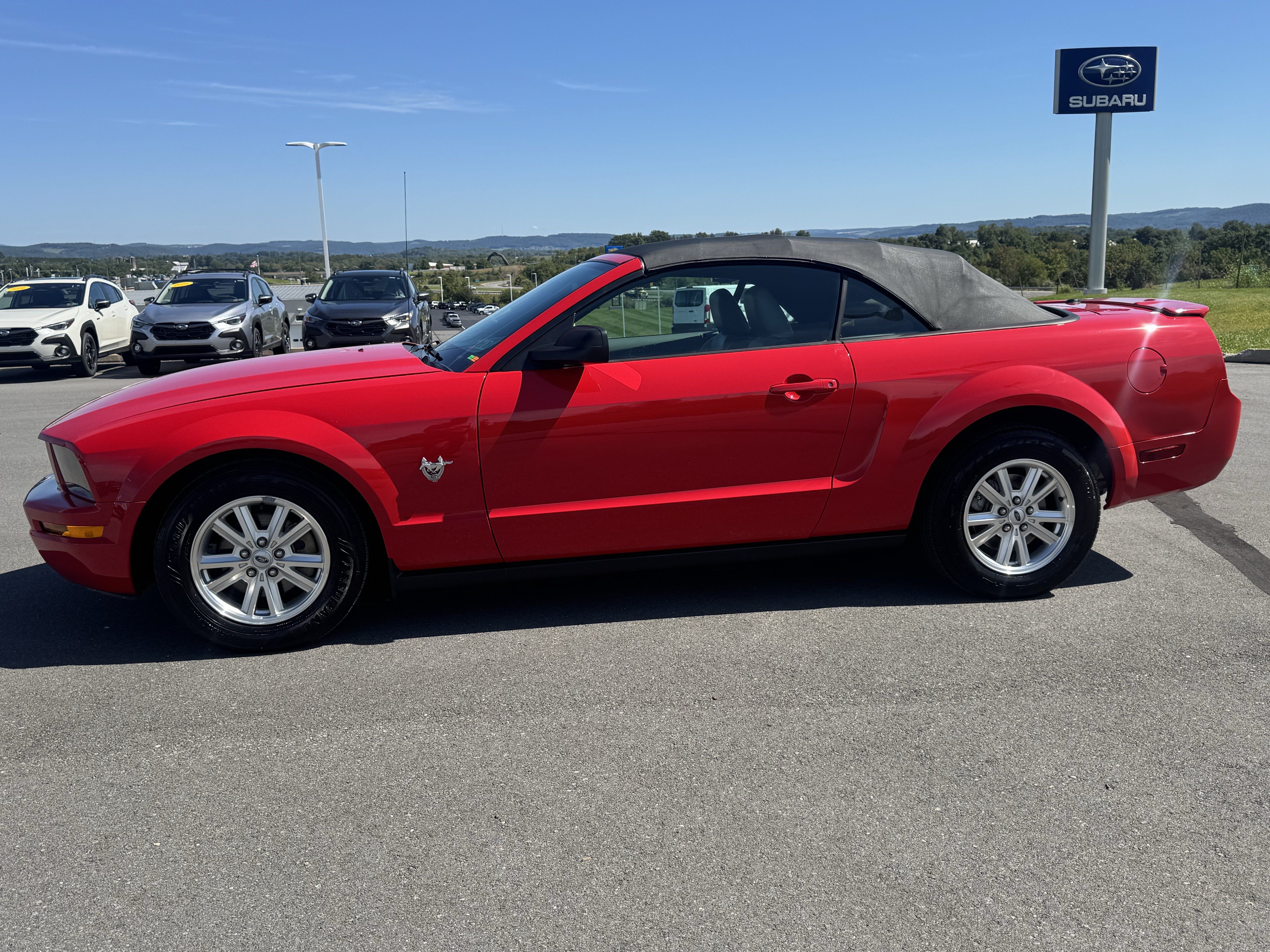 Used 2009 Ford Mustang Convertible RWD image 6