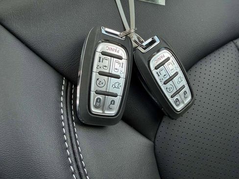 New 2026 Chrysler Voyager LX image 32