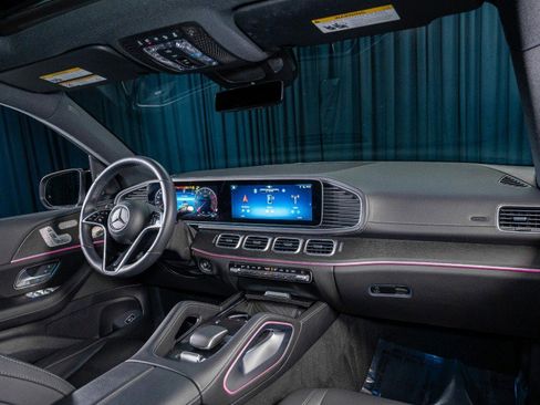 Certified 2025 Mercedes-Benz GLS 450 4MATIC image 4