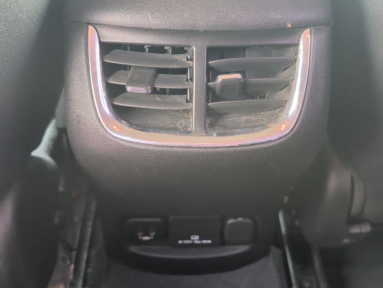 Used 2017 Chevrolet Malibu LT FWD image 25