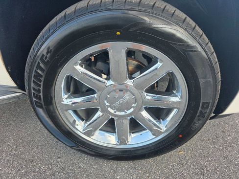 Used 2012 GMC Yukon XL Denali RWD image 24