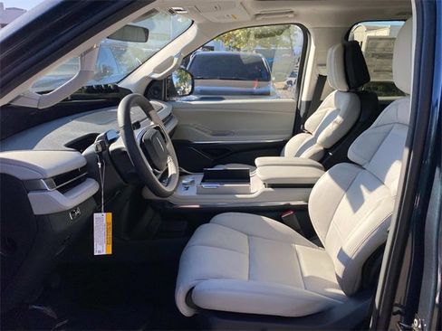 New 2025 Lincoln Navigator Reserve image 10