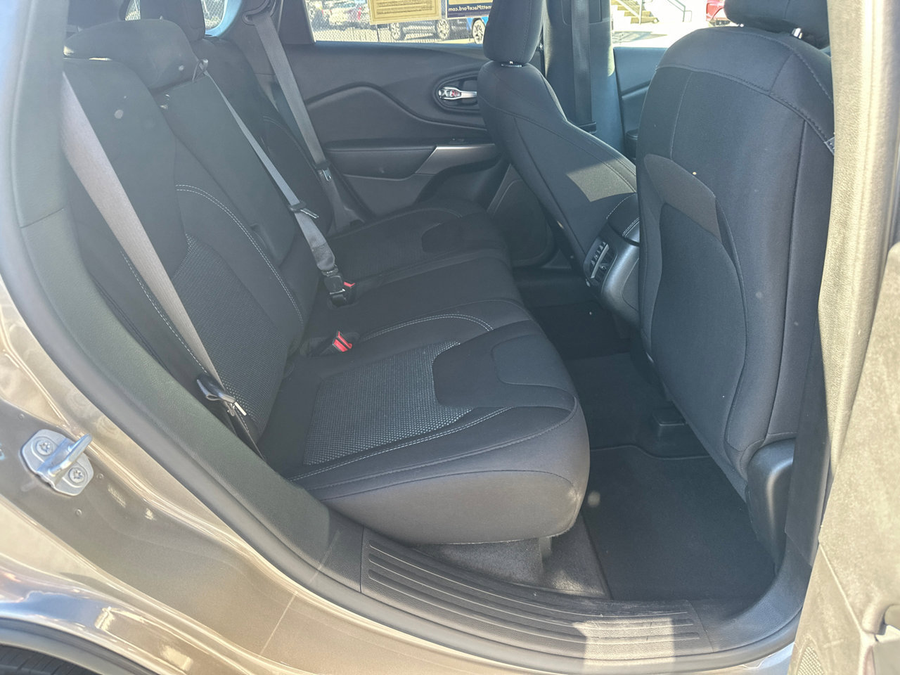 Used 2019 Jeep Cherokee Latitude w/ Popular Appearance Group FWD image 15