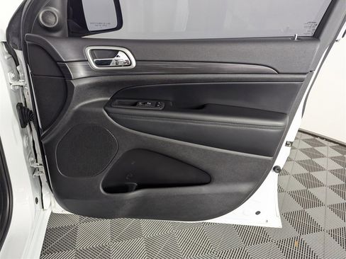 Used 2021 Jeep Grand Cherokee Laredo X image 32