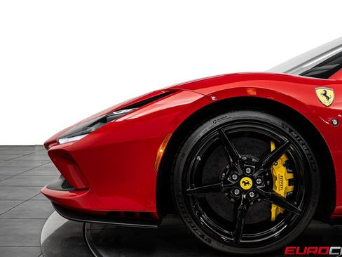 Used 2021 Ferrari F8 Tributo RWD image 17