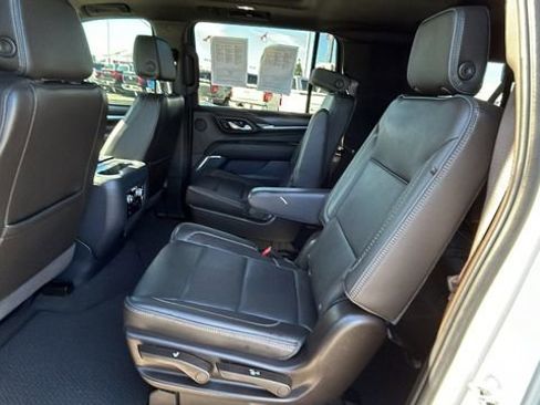 Used 2022 GMC Yukon XL Denali w/ Denali Premium Package image 16