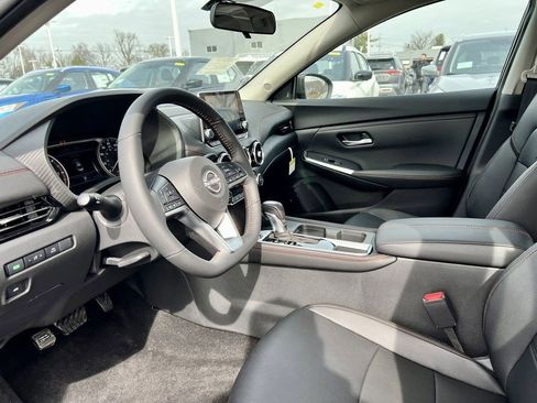 Certified 2025 Nissan Sentra SR w/ SR Premium Package FWD image 22
