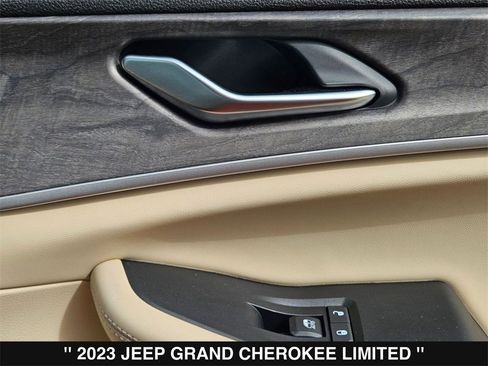 Used 2023 Jeep Grand Cherokee Limited image 32