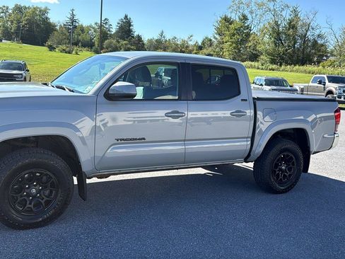 Used 2019 Toyota Tacoma SR5 AWD/4WD image 7