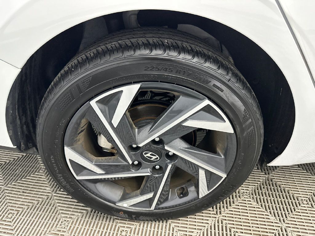 Certified 2025 Hyundai Elantra Sport FWD image 17
