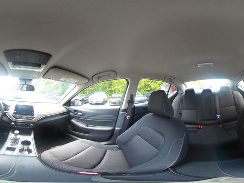 Used 2025 Nissan Altima 2.5 SV FWD image 37