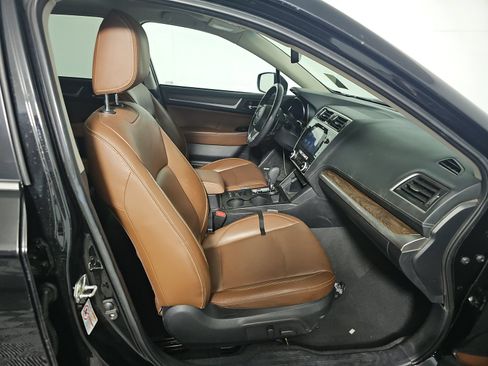 Used 2018 Subaru Outback 3.6R Touring AWD/4WD image 10