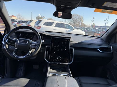 Used 2024 GMC Acadia Elevation image 11