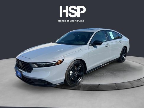 Used 2025 Honda Accord Sport image 1