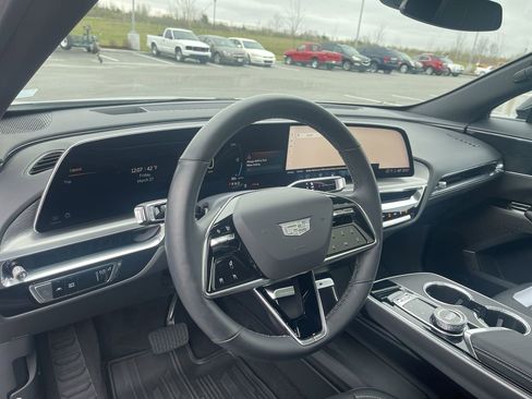 Certified 2024 Cadillac Lyriq Luxury AWD/4WD image 18