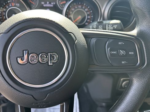 Used 2020 Jeep Wrangler Sport AWD/4WD image 23