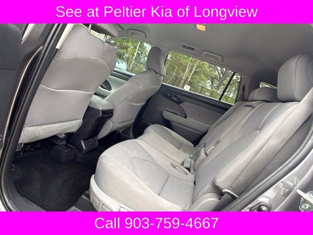 Used 2023 Toyota Highlander LE FWD image 14
