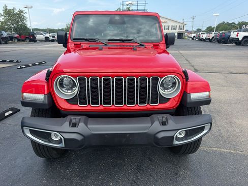 Used 2026 Jeep Wrangler Unlimited Sahara AWD/4WD image 2
