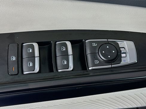 Used 2024 Kia Carnival LX image 15