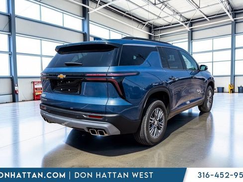 Used 2025 Chevrolet Traverse LT FWD image 34