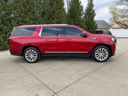 Used 2024 GMC Yukon XL Denali w/ Denali Reserve Package image 12