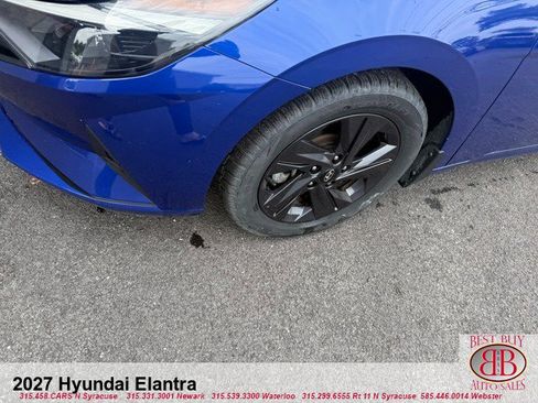 Used 2022 Hyundai Elantra SEL w/ Convenience Package FWD image 9